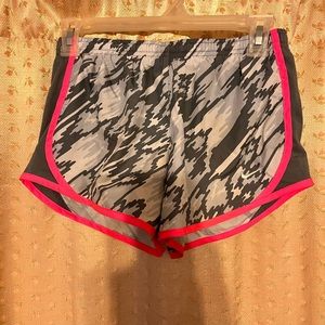 Nike running shorts, kids’ Medium